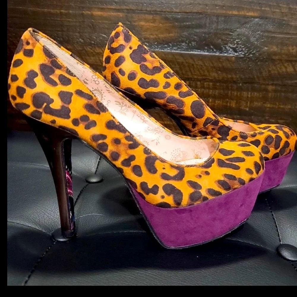 Betsey Johnson. - Betseyville Leopard pump with purple lining NWT / Box - Picture 7 of 7